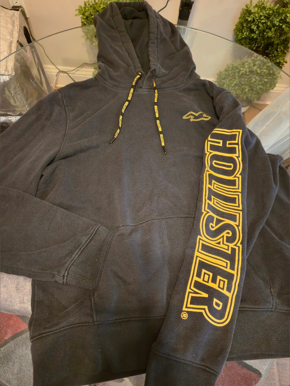 Hollister California Men’s Graphic Pullover Hoodie Black Yellow Medium Y2K Surf